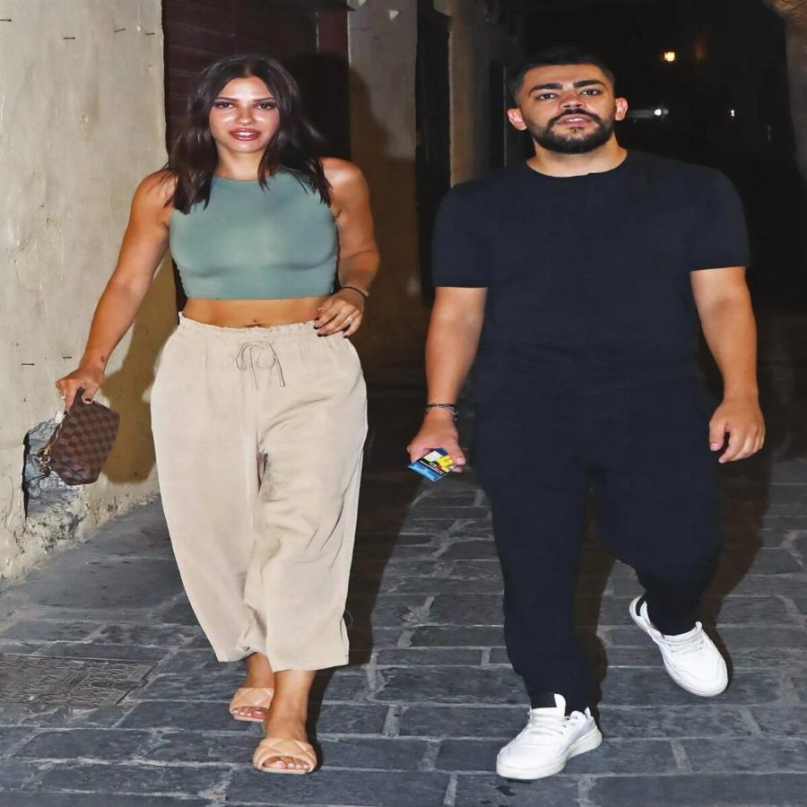 Λάουρα Νάργες – Χρήστος Σαντικάι: Η πρώτη κοινή εμφάνιση στην παραλία και τα φιλιά μπροστά στο  φακό