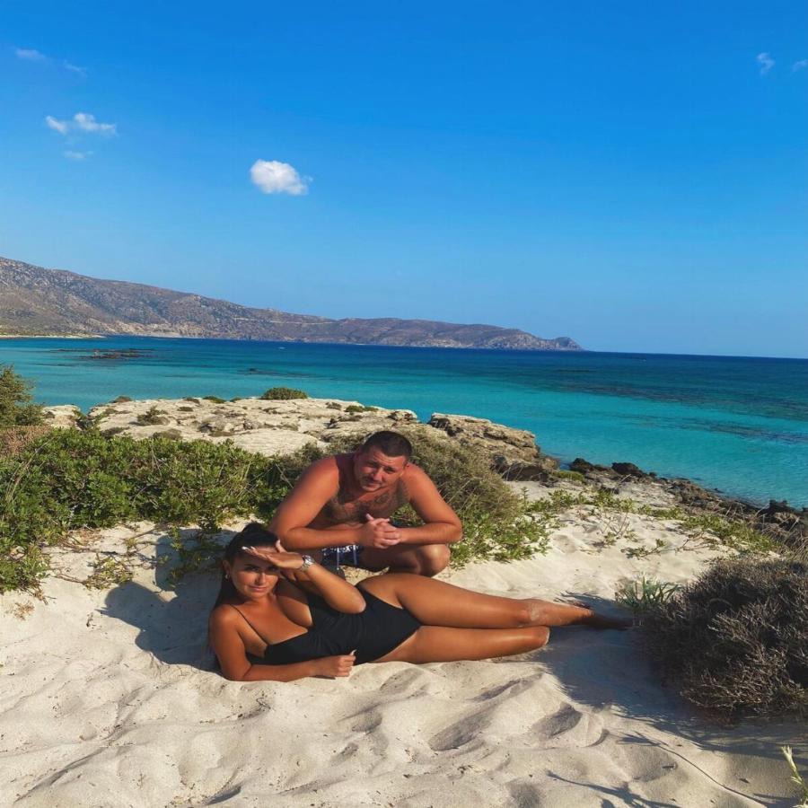 Τι έχασες ρε Madclip: Η πρώην του τραγουδιστή – Εξαφάνισε όλες τις κοινές τους φωτογραφίες