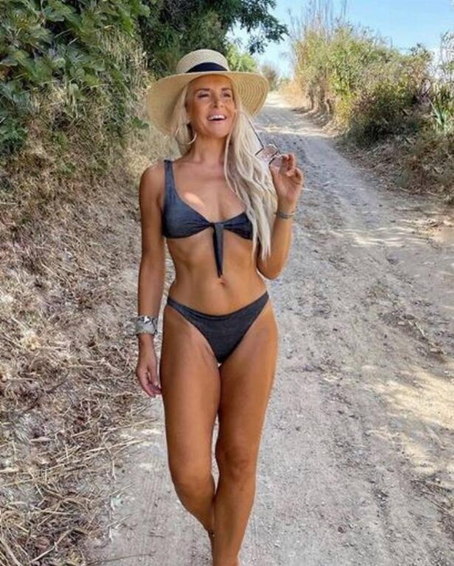 “Το απόλυτο καλοκαιρινό όνειρο”: Η Ξανθίππη του 50-50 ρίχνει το Instagram με θεαματική αλλαγή στο σώμα της