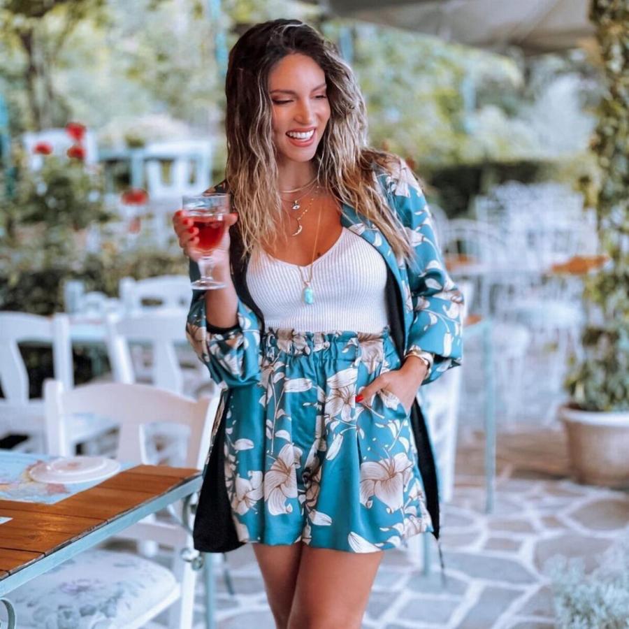 Δέκα λεπτά ήταν αρκετά για 20.000 likes: Η φωτογραφία της Αθήνας Οικονομάκου με μαγιό που σάρωσε στο Instagram