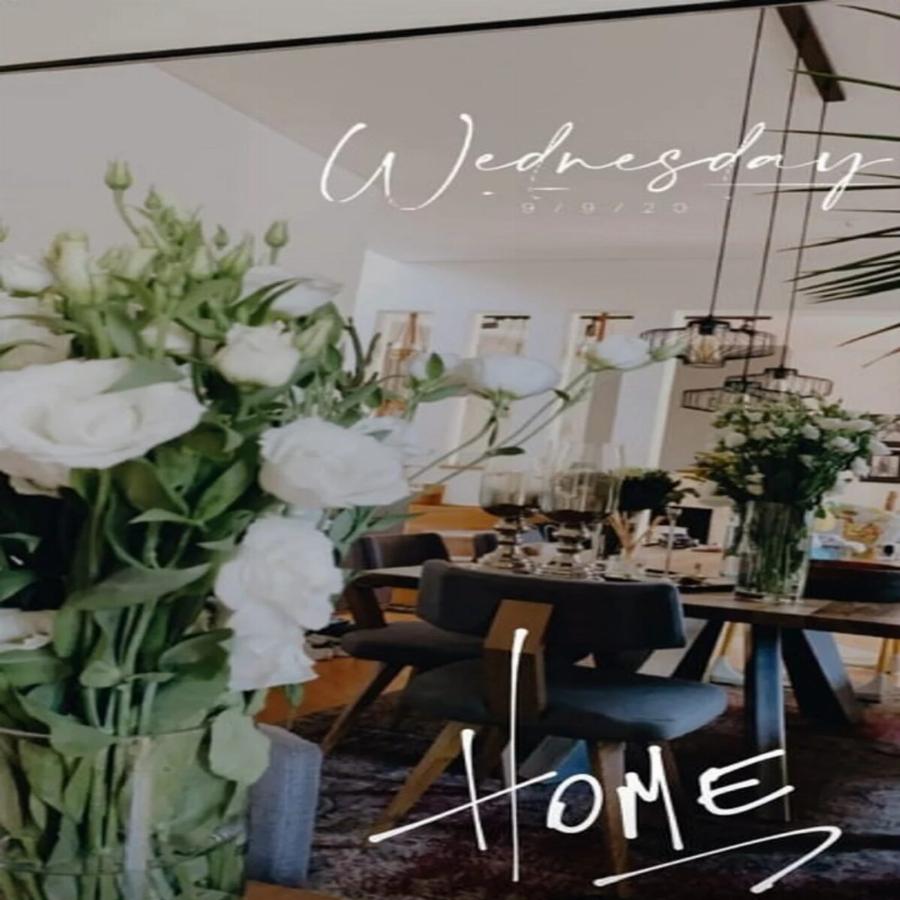 Αθηνά Οικονομάκου: Αυτό είναι το διώροφο παλάτι της ηθοποιού και του Φιλίππου Μιχόπουλου με τον τεράστιο κήπο