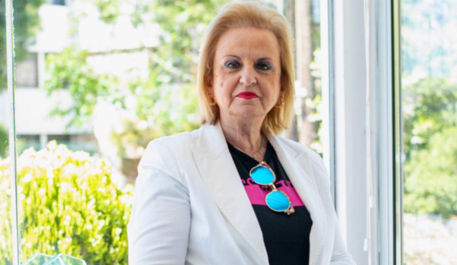 Ματίνα Παγώνη: «Ο άντρας μου είναι γιατρός, χρόνο για παιδιά δεν είχαμε. Φοράω μίνι και βάφομαι από 17 ετών»