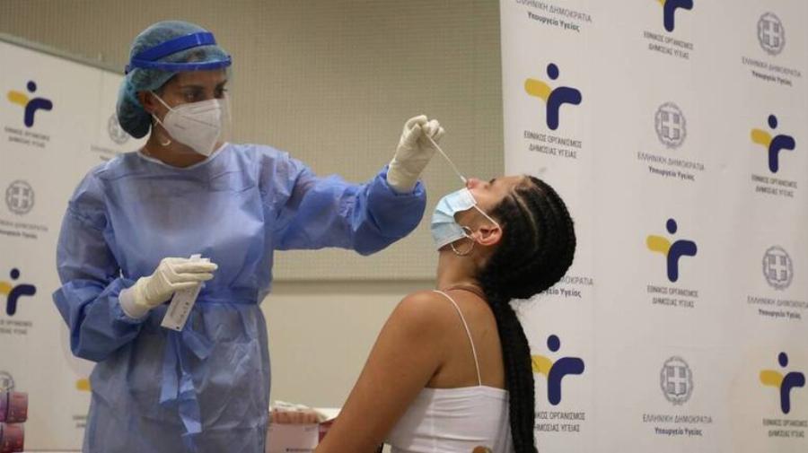 Οικονομική θηλιά στους ανεμβολίαστους: Προ των πυλών ο καθολικός εμβολιασμός