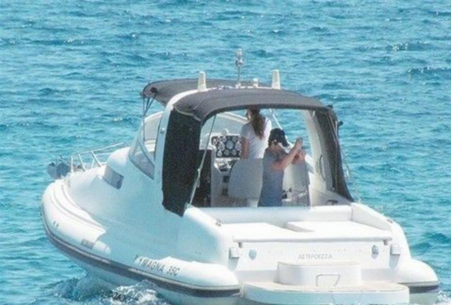 Πιο μεγάλο και απο της Μενεγάκη: Το πολυτελές σκάφος του Σάκη Ρουβά αξίας 100αδων χιλιάδων ευρώ