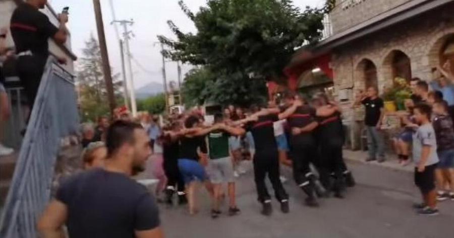 Οι Έλληνες αποχαιρέτησαν με συρτάκι τους Γάλλους πυροσβέστες στο Καλλιάνι Αρκαδίας