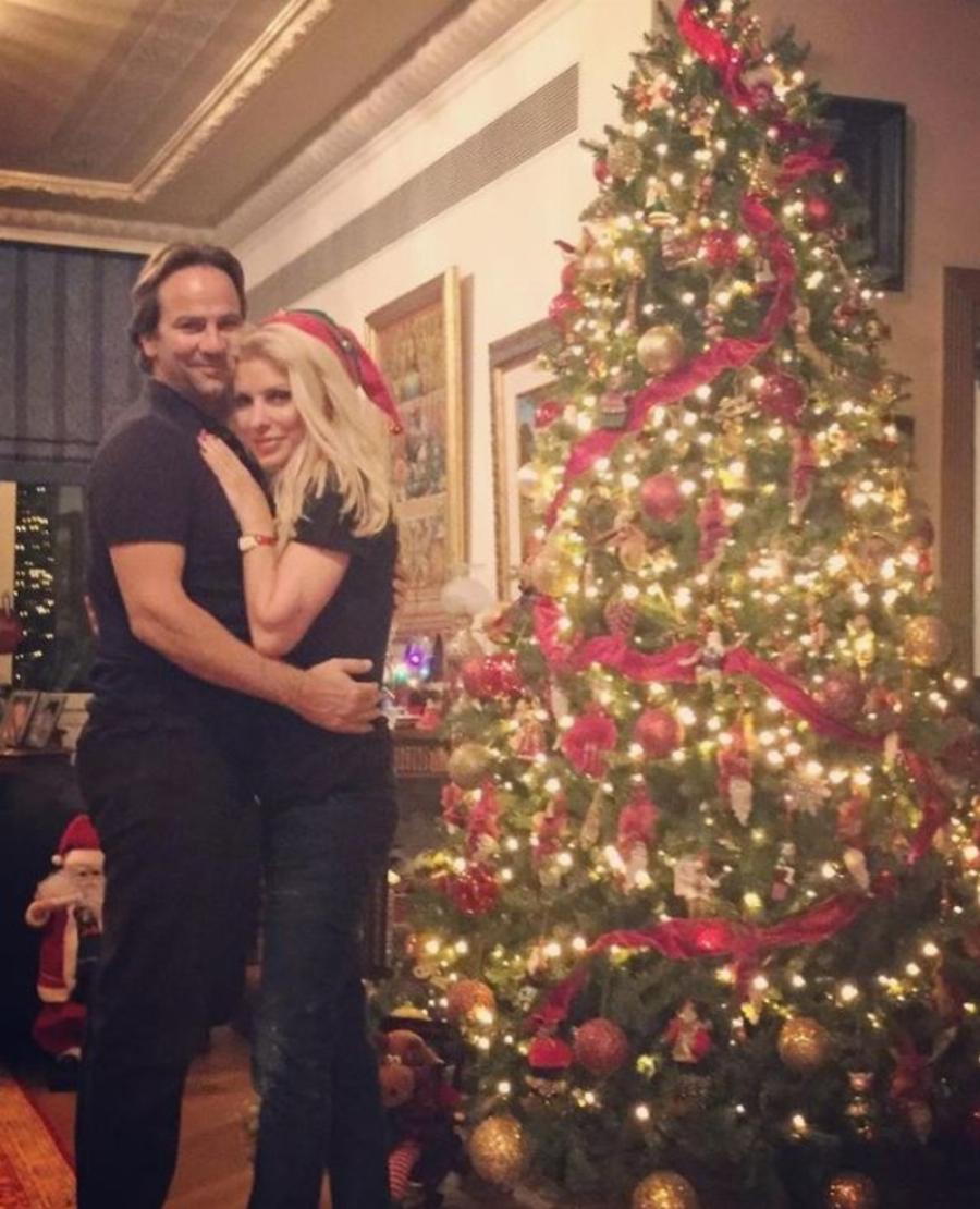 Βγαλμένο από παραμύθι: Το τεράστιο σπίτι της Μενεγάκη, η τεράστια κουζίνα και η παιδική χαρά