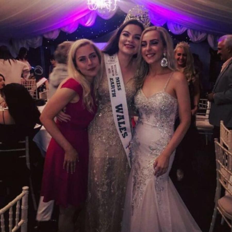 Ήταν τα δίδυμα “Ασχημόπαπα” – Τελικά έγιναν διάσημες και βασίλισσες της ομορφιάς