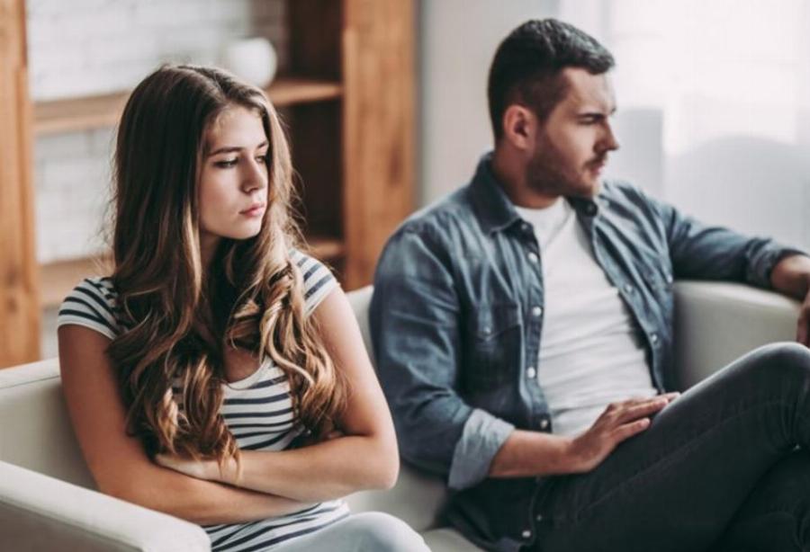 «Σκέφτομαι να αφήσω την γυναίκα μου για μία μπαργούμαν από την Ουκρανία. Πειράζει που δεν νιώθω ενοχές;»