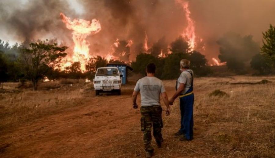 Συγκίνηση και δάκρυα στα Βίλια: Οι Πολωνοί έμειναν και έπεσαν στις φλόγες – Αποθέωση από τους κατοίκους