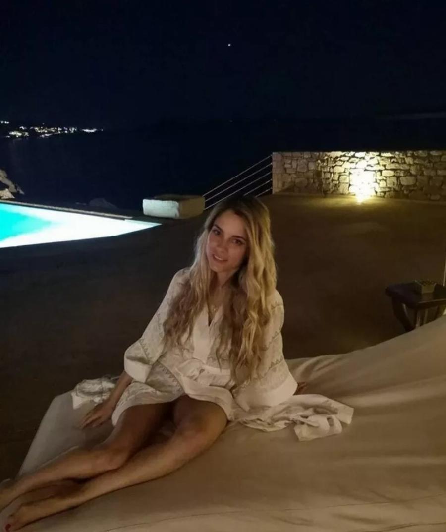 Δούκισσα Νομικού – Δημήτρης Θεοδωρίδης: Το τεράστιο σπίτι τους στη Μύκονο με την πισίνα και η μαγική θέα