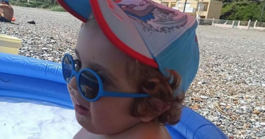 Παναγιώτης Ραφαήλ: Νέα φωτογραφία από τις διακοπές με τους γονείς του στη βόρεια Εύβοια – Η ευχή για τους πυρόπληκτους