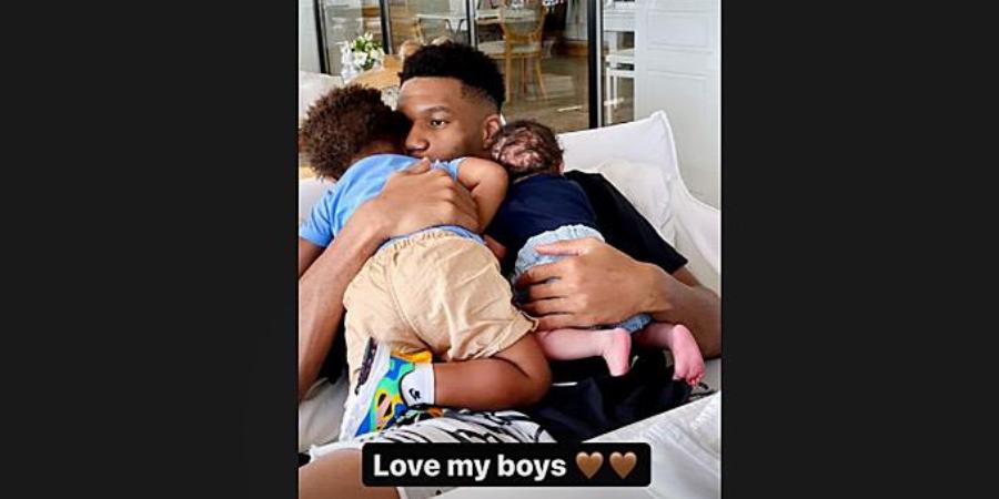 Η πρώτη φωτογραφία του Γιάννη Αντετοκούνμπο με τους δύο γιους του