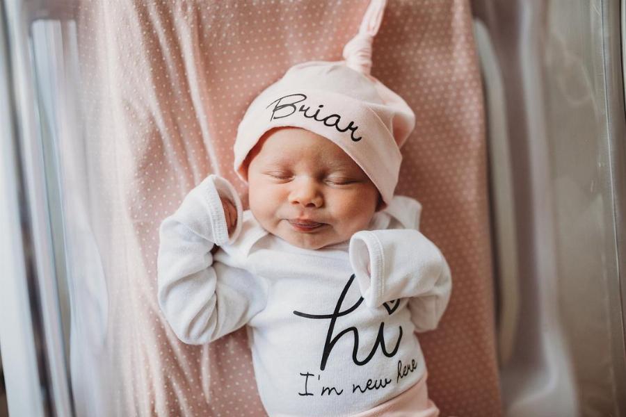 Γυναίκα 51 ετών γέννησε την εγγονή της επειδή η κόρη της δεν μπορούσε να κάνει παιδιά