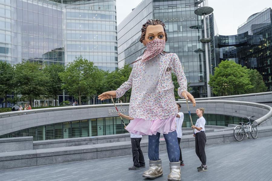 Αμάλ: ΜΑΤ, προπηλακισμοί και πετροπόλεμος στην υποδοχή της στη Λάρισα από τους διαφωνούντες