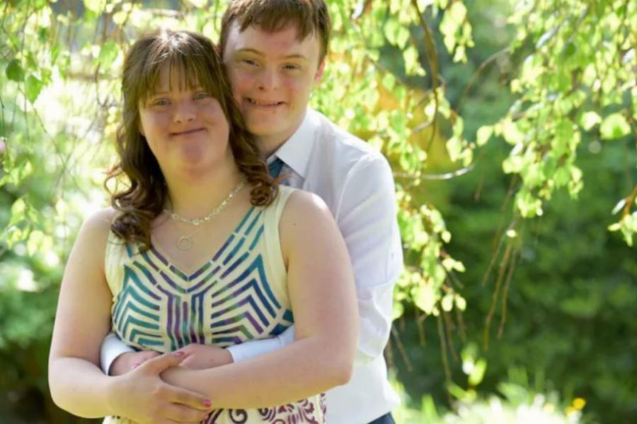 Η αληθινή αγάπη ξεπερνάει κάθε δυσκολία: Ο παραμυθένιος γάμος ενός ζευγαριού με Σύνδρομο Down