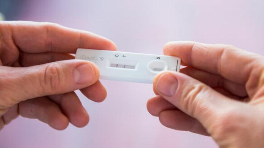 «Αν θες να κάνουμε έρωτα, πρώτα θα κάνεις το τεστ. Μην κολλήσουμε και τίποτα!»: Όσα μου είπε κατάμουτρα, όταν έφερε ένα self test