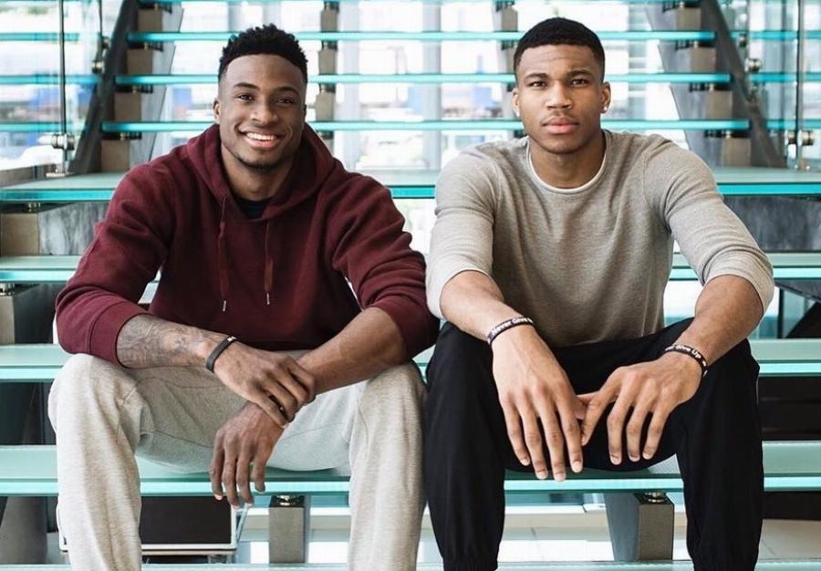 «Με λένε Θανάση Αντετοκούνμπο, γεννήθηκα στην Ελλάδα και πήγα εδώ δημοτικό, γυμνάσιο και λύκειο»