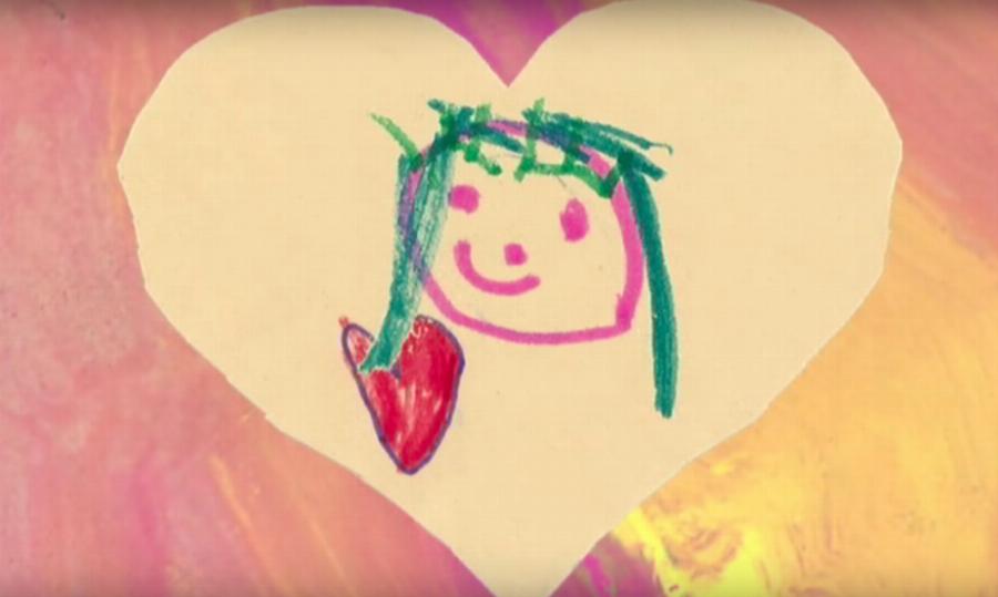 Αληθινή Ιστορία: Εξάχρονη πέθανε από καρκίνο και άφησε κρυφά μηνύματα για να τα βρουν οι γονείς της