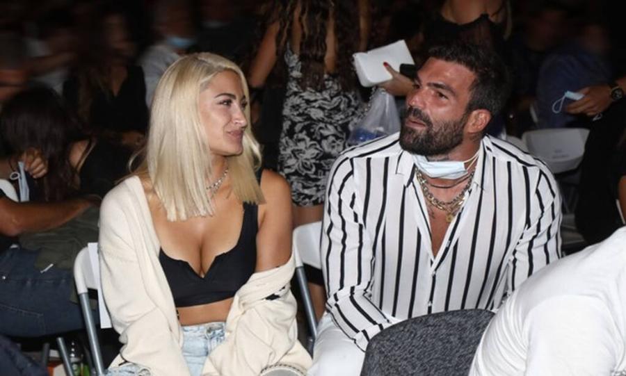 Πρώτη δημόσια βραδινή εμφάνιση της Τούνη με τον Αλεξάνδρου – Φανερά ερωτευμένοι σε συναυλία