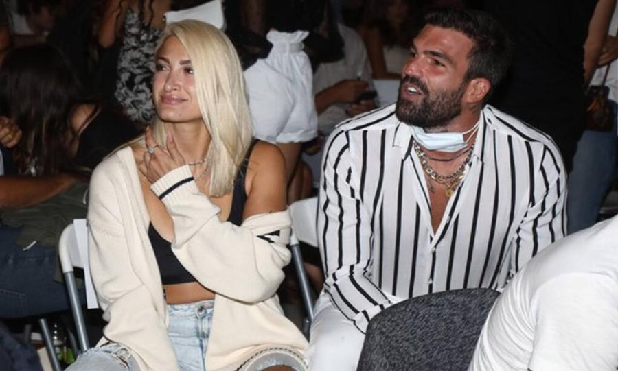 Πρώτη δημόσια βραδινή εμφάνιση της Τούνη με τον Αλεξάνδρου – Φανερά ερωτευμένοι σε συναυλία