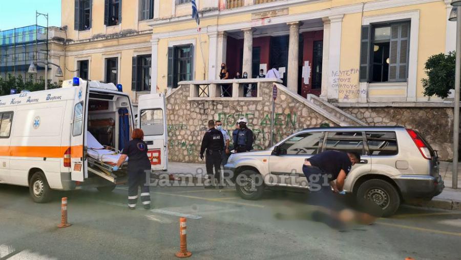 Έκοψε τις φλέβες του με ξυράφι στο κέντρο της πόλης για να γράψει το όνομα της πρώην του σε τοίχο – Τραγικό περιστατικό στην Λαμία