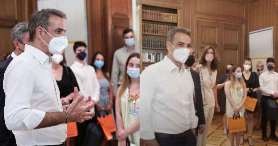 Κυριάκος Μητσοτάκης: Μπερδεύτηκε ο Μητσοτάκης και είπε σε μαθητές «καλό καλοκαίρι»