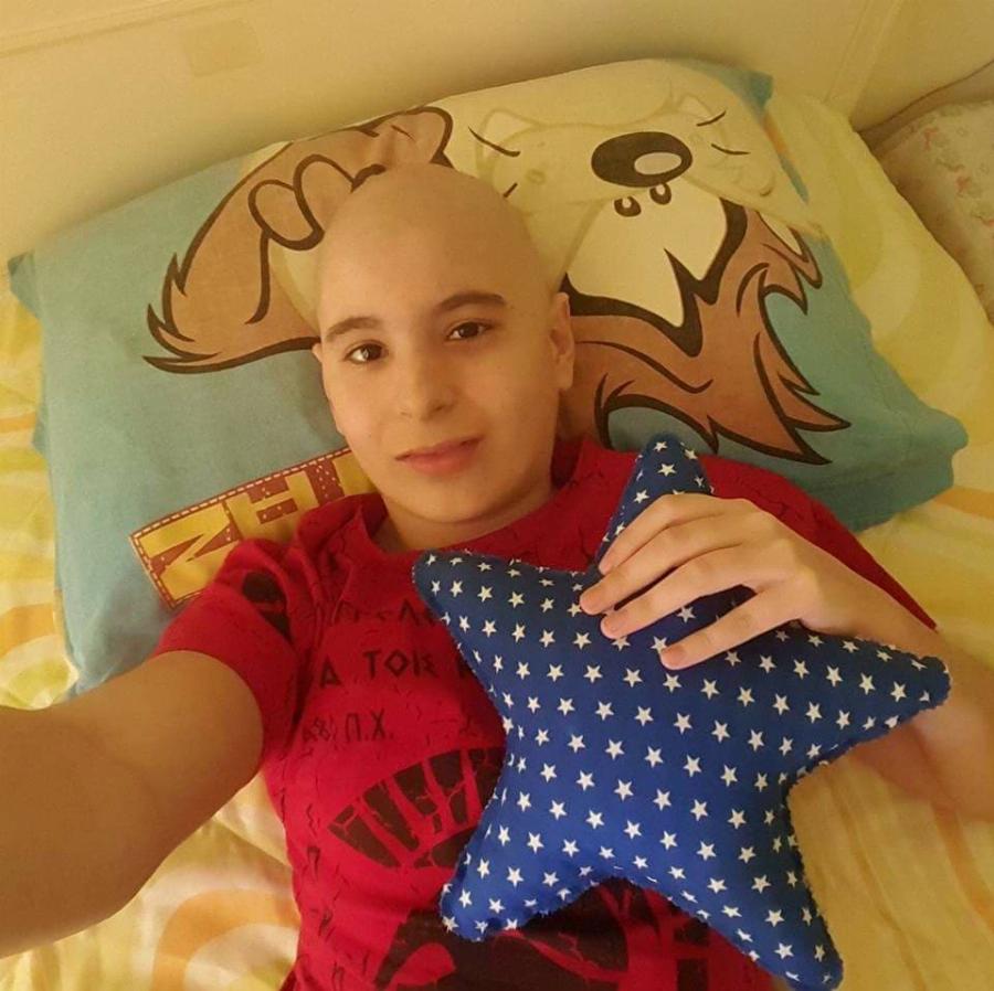 Συγκλονίζει η επιστολή μιας μητέρας: Γράφει στο παιδί της που έδωσε μάχη με τον καρκίνο