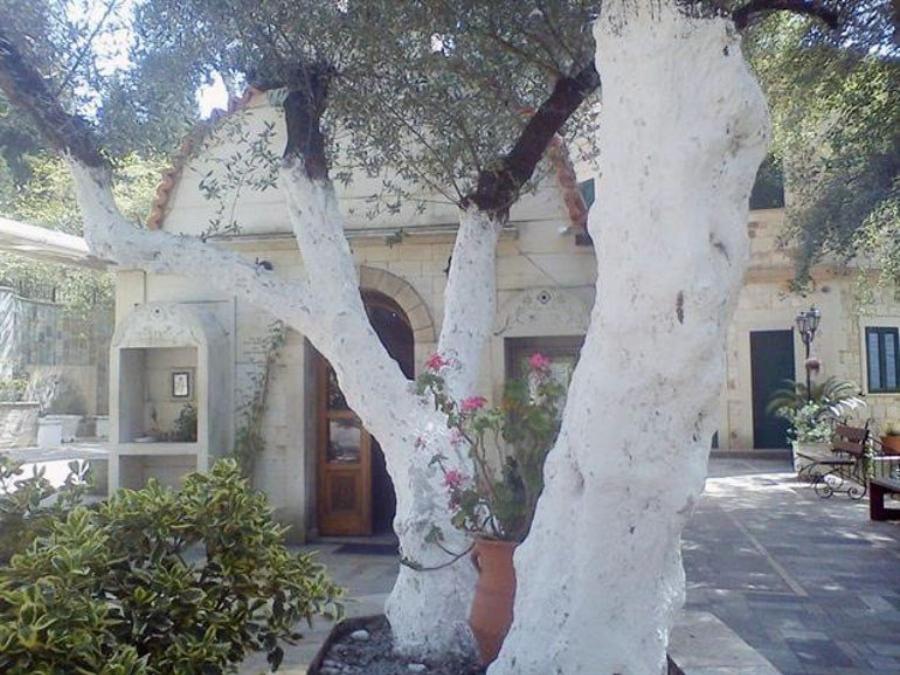 Άξιο θαυμασμού το γραφικό εκκλησάκι των θαυμάτων του Άγιου Φανουρίου στην Κρήτη