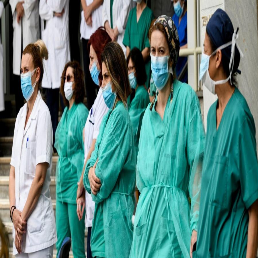 Εκτός του ΕΣΥ οι ανεμβολίαστοι γιατροί: Eνεργοποίηση της πλατφόρμας για την πρόσληψη επικουρικού προσωπικού