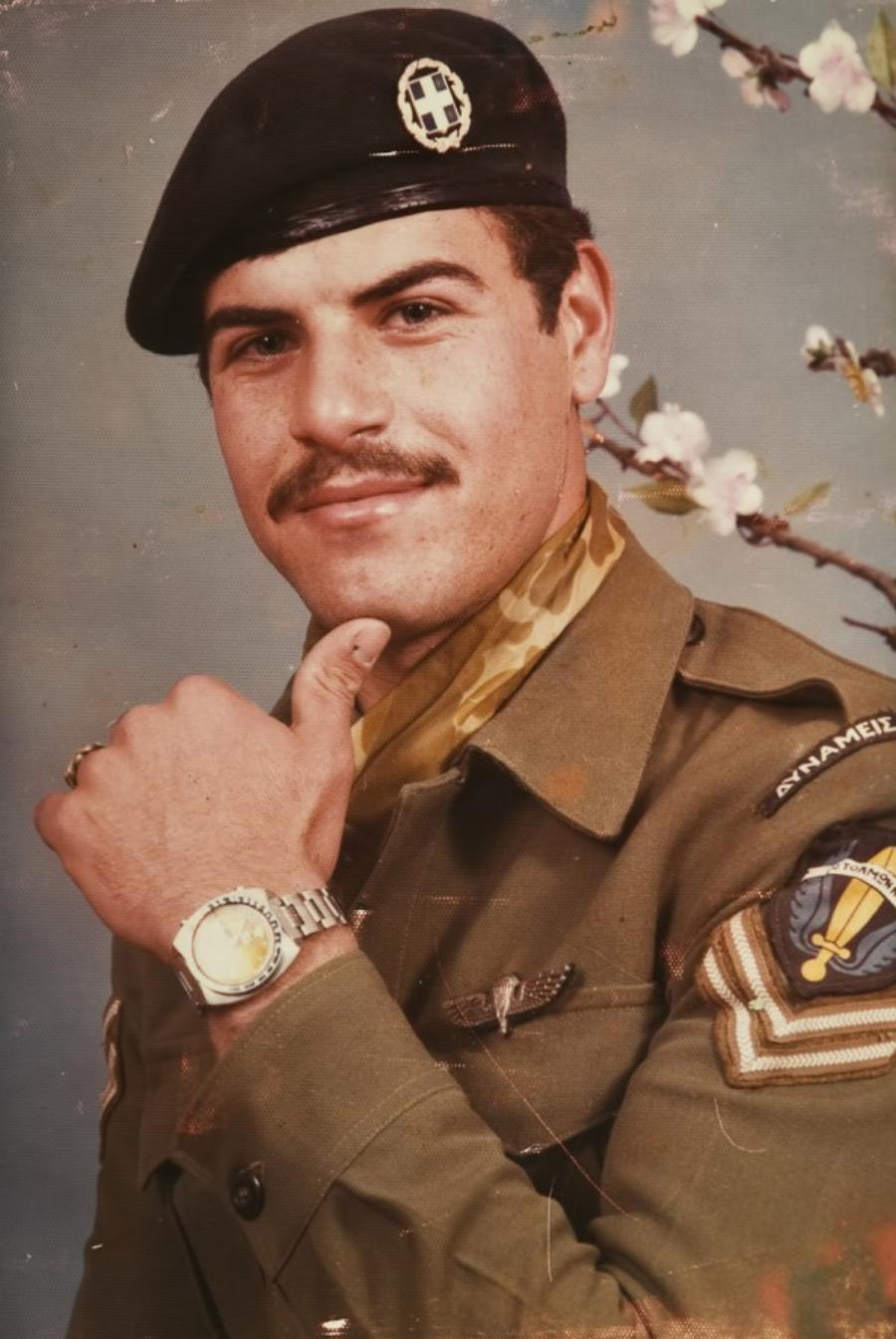 Αληθινός ήρωας: Ο Μανώλης Μπικάκης κατέστρεψε 6 τούρκικα άρματα, όμως “χάθηκε” άδοξα