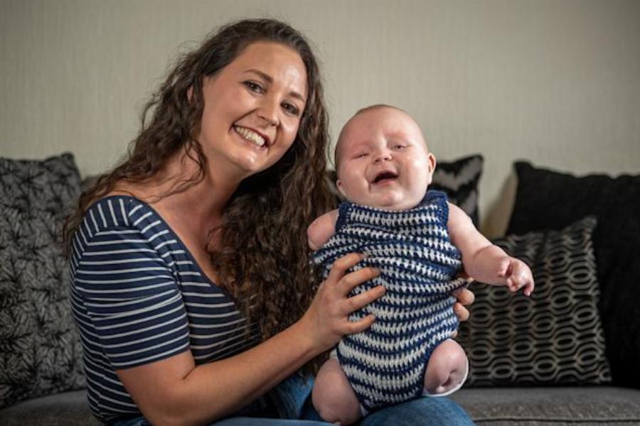 Μητέρα γνώριζε ότι θα γεννήσει παιδί χωρίς χέρι και πόδια και το κράτησε – Αρνήθηκε να αποβάλει το μωρό της