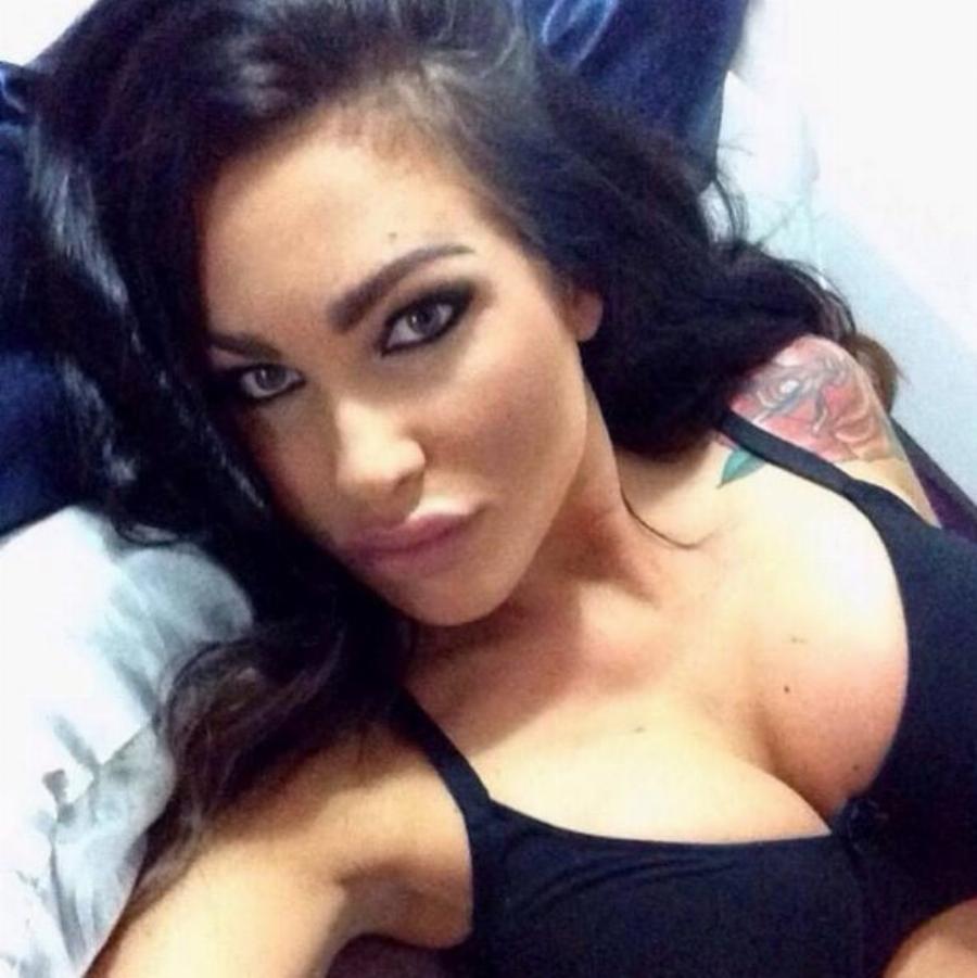 Νοσοκόμα 31 ετών εθισμένη στις πλαστικές: Γυρίζει τον κόσμο κάνοντας επεμβάσεις στο σώμα της