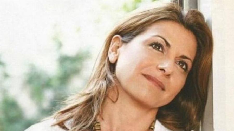 «Κάποιος σου λέει, ψιτ, εσύ που βρίσκεσαι στην ομάδα των ζωντανών, από δω παρακαλώ» – Η αποκάλυψη της Μάγια Τσόκλη για την μάχη με τον καρκίνο