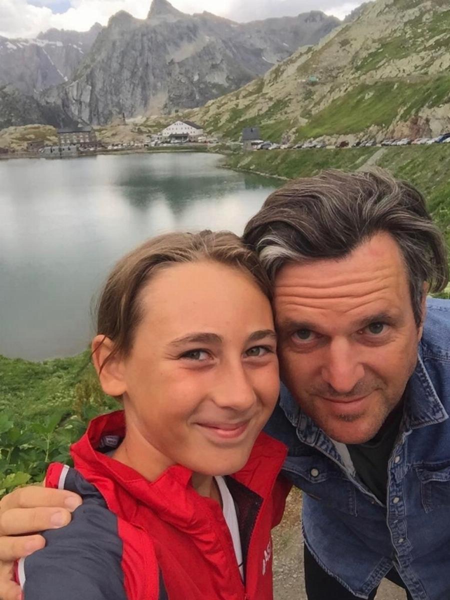 Δεκάχρονος περπάτησε 2.700 χιλιόμετρα για να μπορέσει να αγκαλιάσει τη γιαγιά του