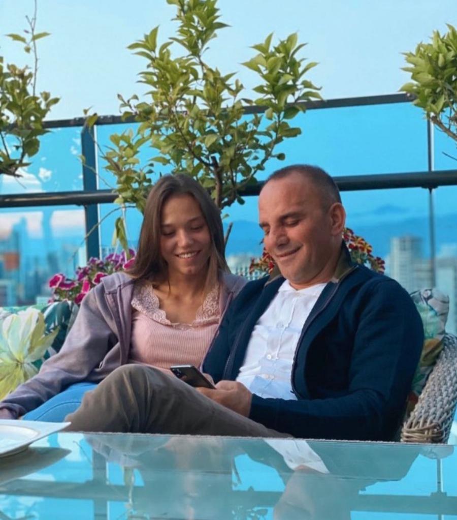 Νεαρή εκατομμυριούχος με 11 παιδιά: Η 23χρονη μαμά θέλει να να φτάσει τα 100