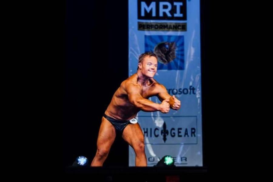 23χρονος άνδρας με Σύνδρομο Down εκπληρώνει το όνειρο του να γίνει body builder – Πηγαίνει καθημερινά στο γυμναστήριο