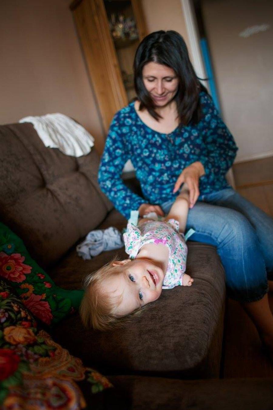 Εγκαταλείφθηκε από τους γονείς του επειδή γεννήθηκε χωρίς χέρια – Υιοθετήθηκε από νέο ζευγάρι και απέκτησε ξανά νόημα η ζωή του