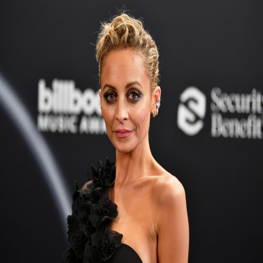 Μαμάδες από μικρές: 15 διάσημες που μπήκαν από μικρές στα βάσανα