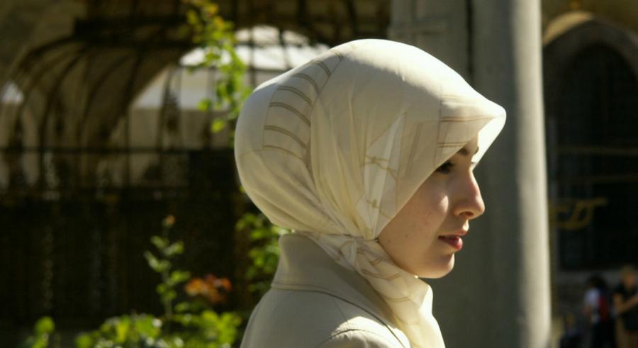 Ο γιος μου θέλει να παντρευτεί Μουσουλμάνα – Εκείνη θέλει να κρύψουμε τα εικονίσματα και να μη τρώμε χοιρινό