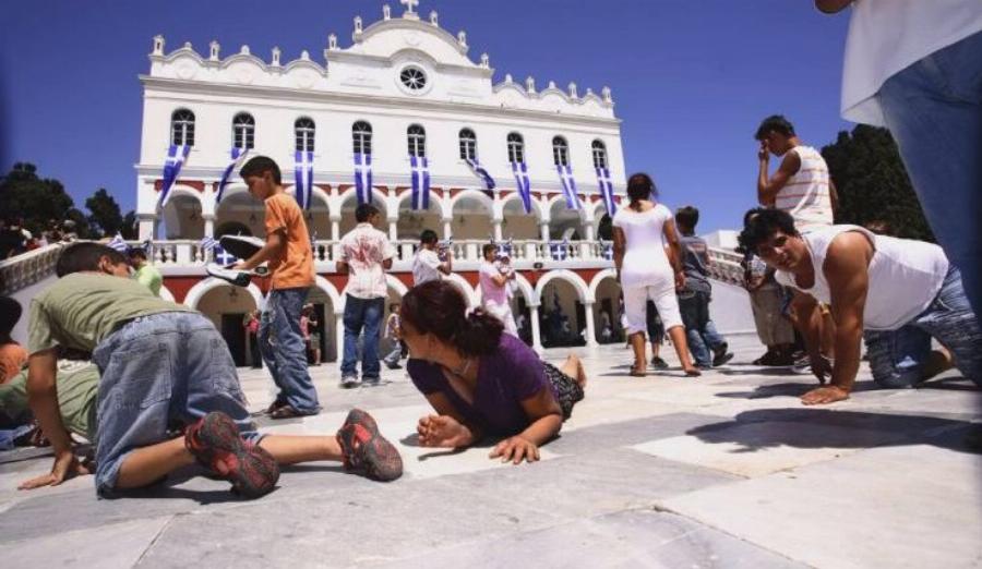 Παναγία της Τήνου: Το μεγαλύτερο θαύμα της Μεγαλόχαρης στο Νικολάκη μας, το τυφλό παιδάκι