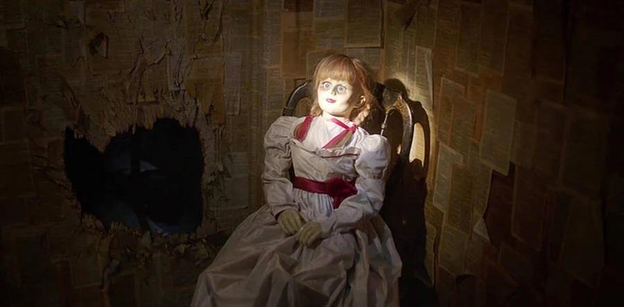 Η ιστορία της Άναμπελ που έγινε διάσημη από τις ταινίες τρόμου: Μία δαιμονισμένη κούκλα