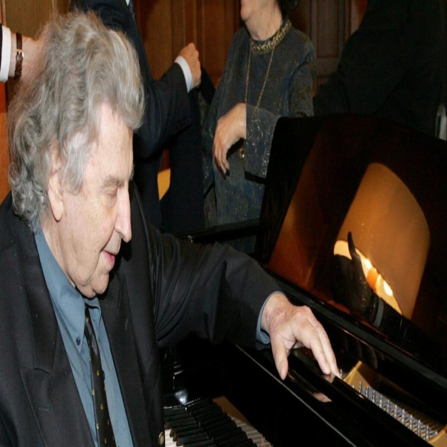 ANEK LINES: Προσφέρονται δωρεάν εισιτήρια για την κηδεία του Μίκη Θεοδωράκη