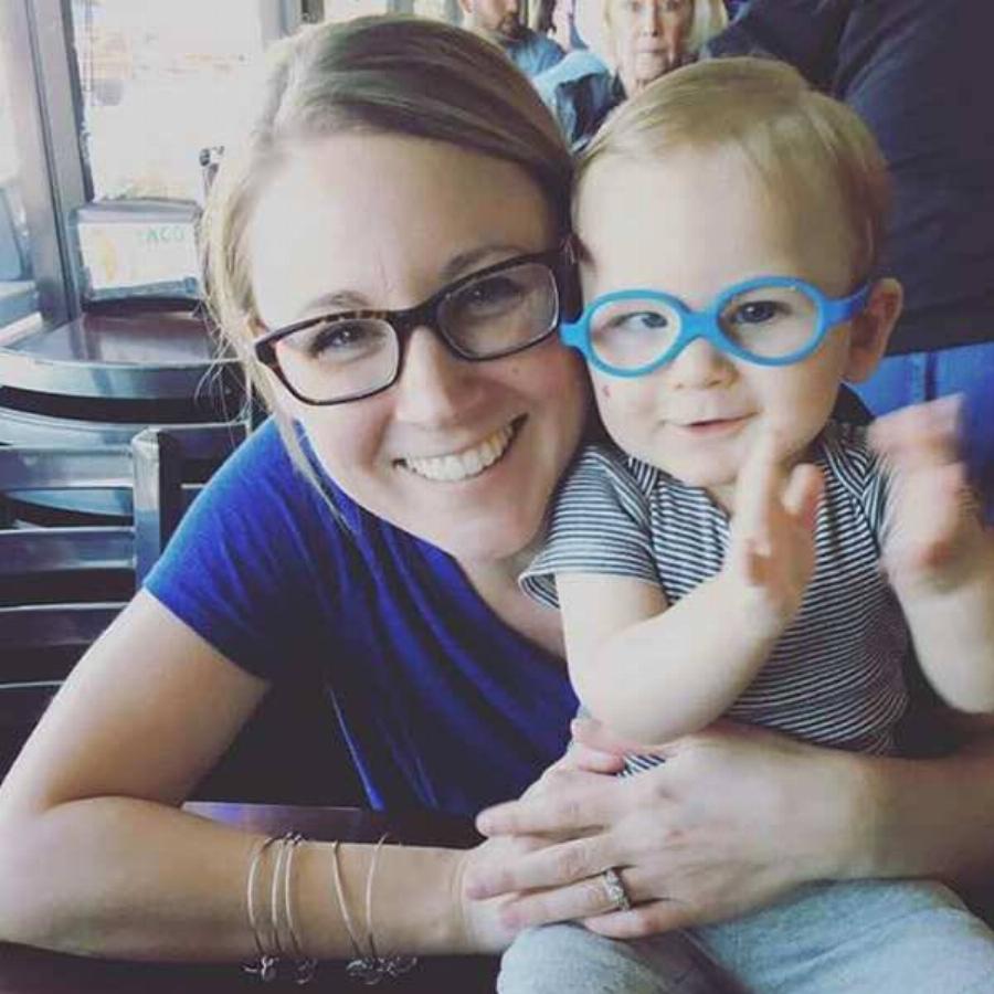 Συγκινητικό βίντεο: Μωράκι βλέπει για πρώτη φορά τον μπαμπά του και λιώνει στην αγκαλιά του