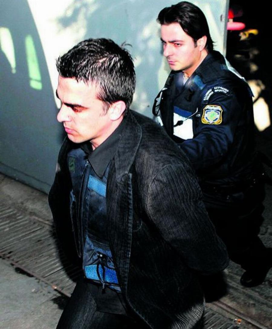 Ο δολοφόνος με το αγγελικό πρόσωπο: Ο Δάνος Μουρατίδης, το «Φως στο Τούνελ» και τα γράμματα στη φυλακή