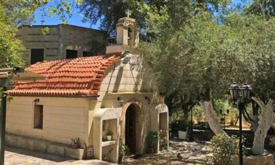 Άξιο θαυμασμού το γραφικό εκκλησάκι των θαυμάτων του Άγιου Φανουρίου στην Κρήτη