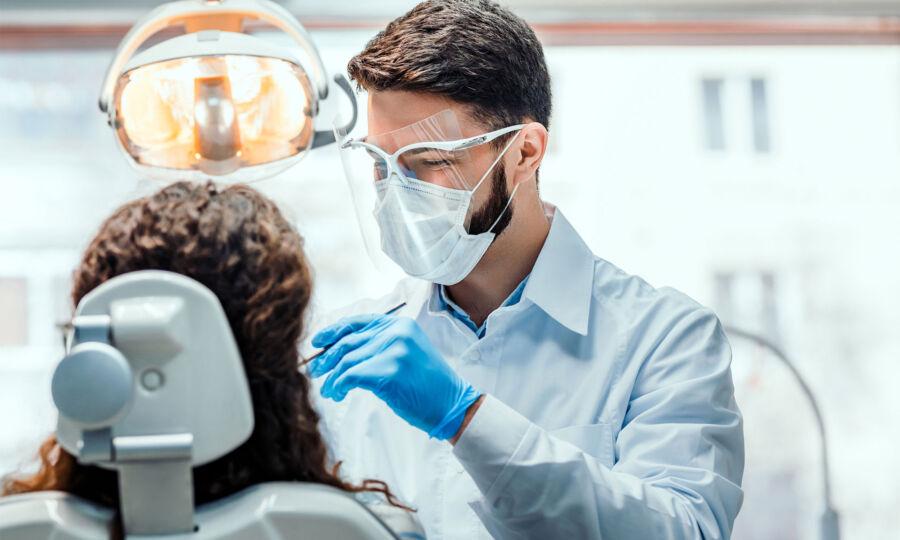 Μόνο με rapid test στον οδοντίατρο: Το πρώτο επίσημο μέτρο για τους πλήρως εμβολιασμένους