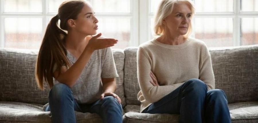 «Η πεθερά μου βλέπει το νεογέννητο μωρό και μου λέει: “Είναι πολύ άσχημο, μάλλον είναι από άλλο άντρα. Τι να απαντήσω; ”