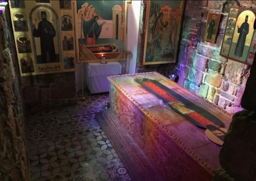 Μέγα Σημείο στη Νέα Μάκρη χθες 17/9: Ο Άγιος Εφραίμ έσωσε γιο Ιερέα από νεφρική βλάβη