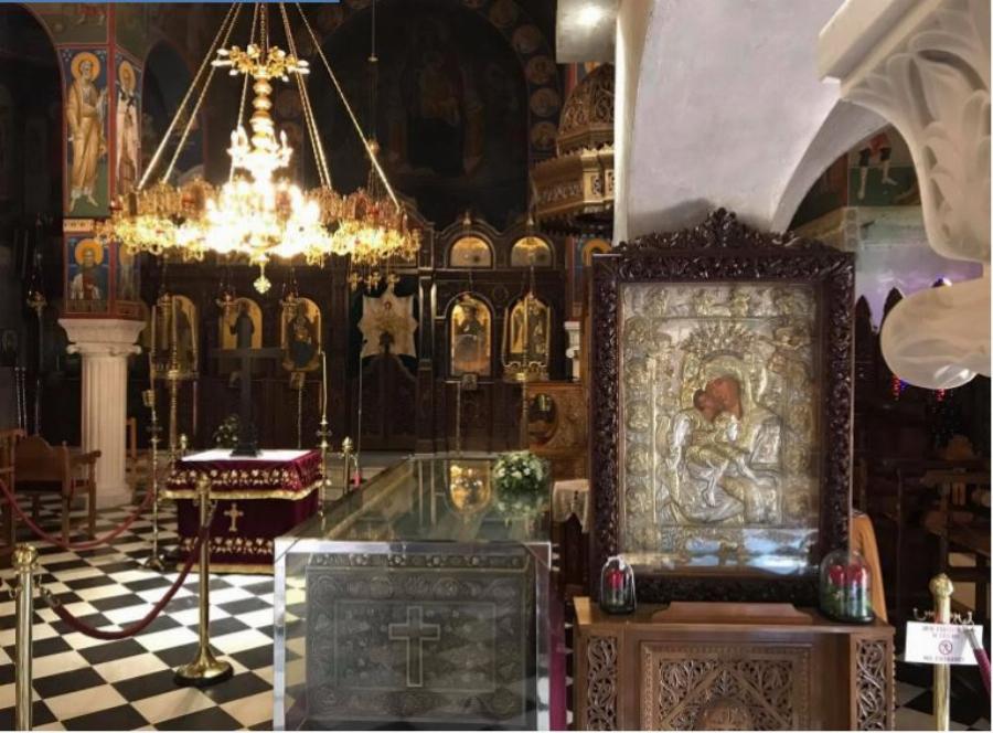 Μέγα Σημείο στη Νέα Μάκρη χθες 17/9: Ο Άγιος Εφραίμ έσωσε γιο Ιερέα από νεφρική βλάβη