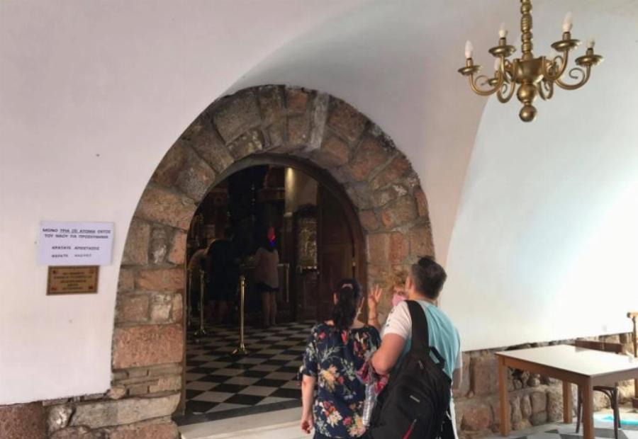 Μέγα Σημείο στη Νέα Μάκρη χθες 17/9: Ο Άγιος Εφραίμ έσωσε γιο Ιερέα από νεφρική βλάβη